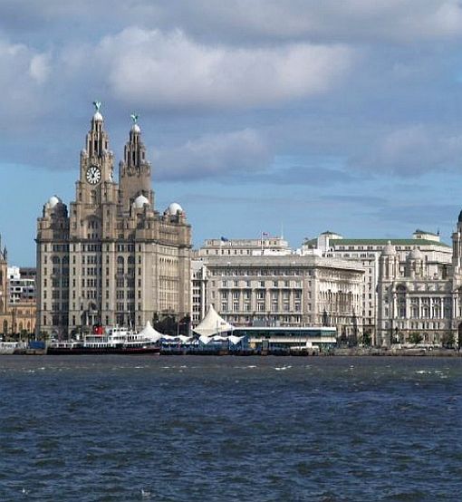 Liverpool Seafront, Liver Building